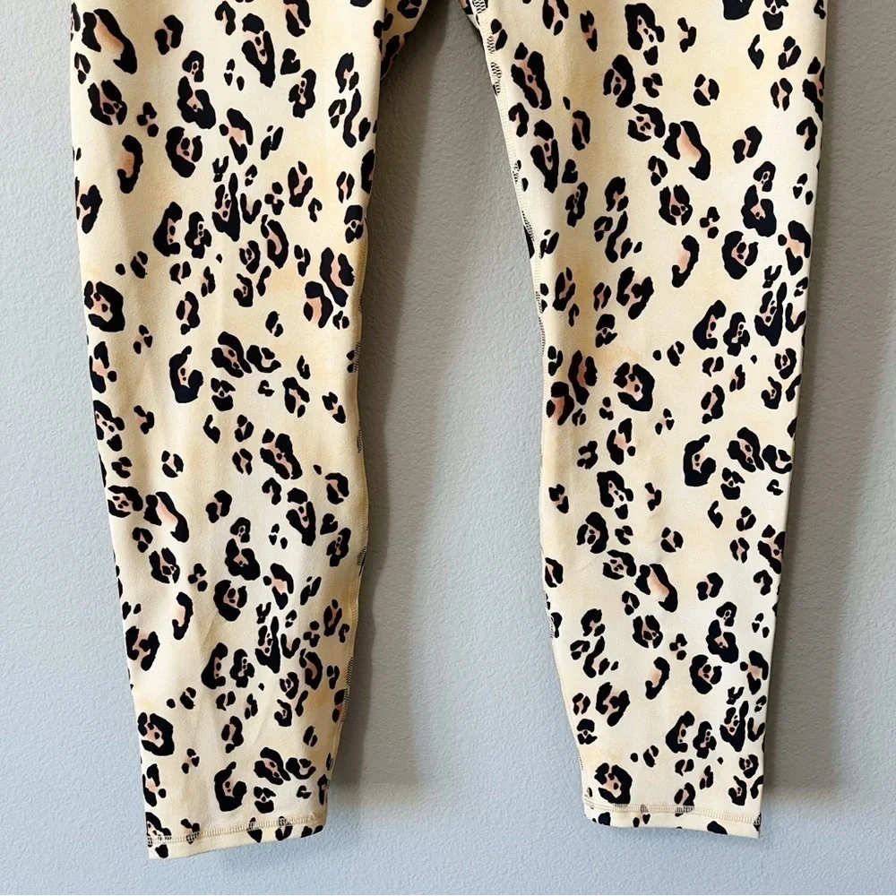 Fabletics Women’s Size Large Leopard Animal Print High Waisted 7/8 Leggings NEW - Picture 6 of 11